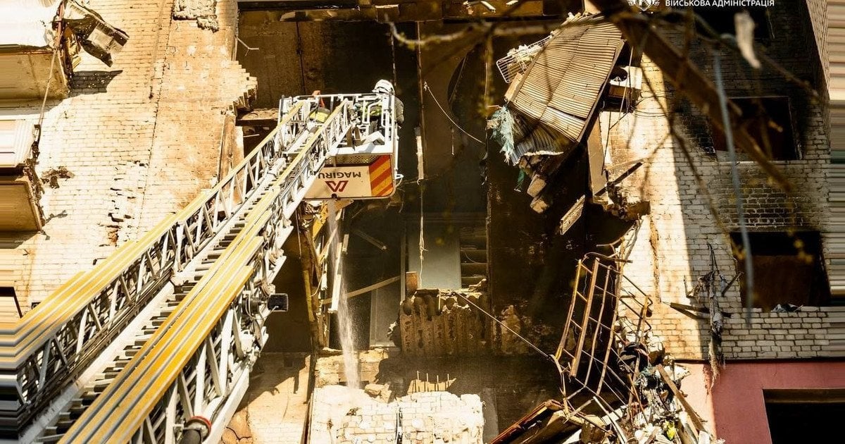 Наслідки удару по багатоповерхівці в Дніпрі