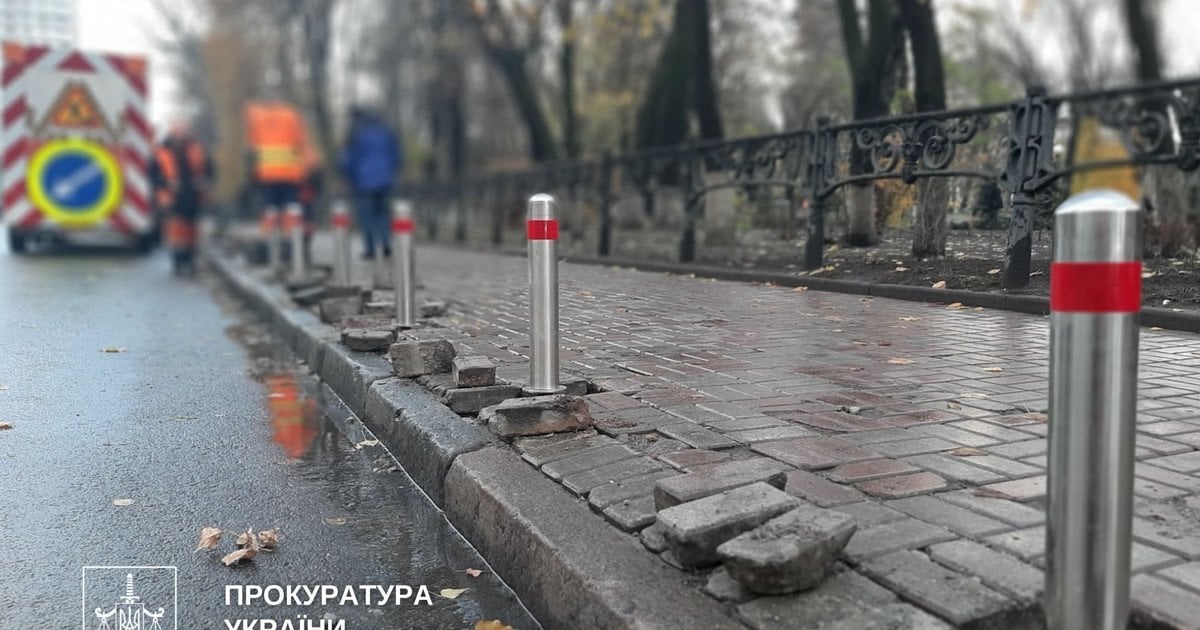 Приобрели антипарковые столбики ненадлежащего качества почти на 1,4 млн гривен