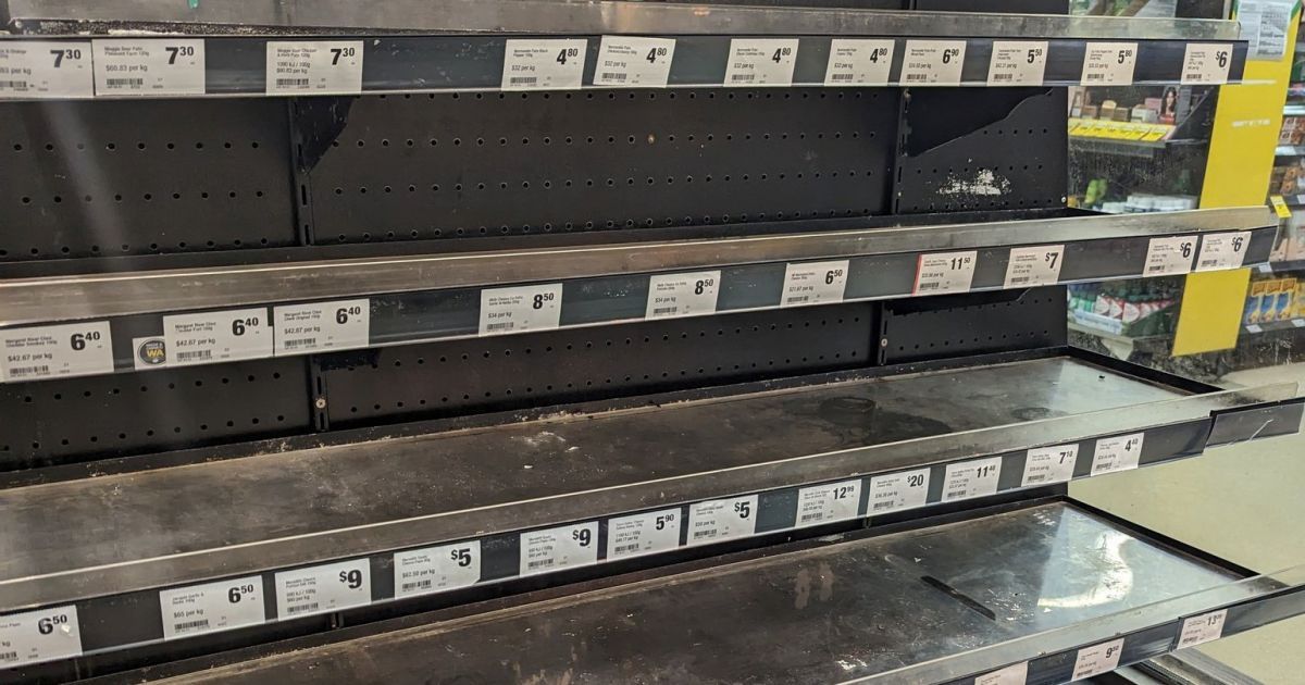 В Австралии покупатели опустошили полки супермаркетов: что их так испугало (видео)