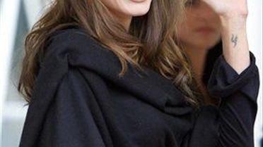 Джолі рука / © vk.com/clubangelinajolie