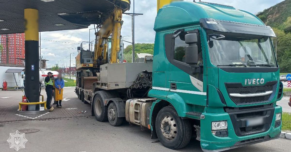 Водій напідпитку перевозив вантаж та вчинив ДТП