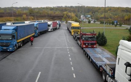 В Киев снова не пускают грузовой транспорт