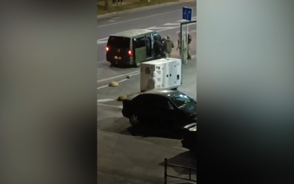 У Тернополі військові силоміць “пакували” чоловіків у бус: відео та реакція військкомату