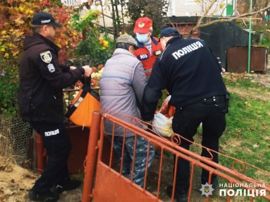 Знепритомніла від переохолодження: пенсіонерка з Хмельницької області ледь не замерзла у власному домі
