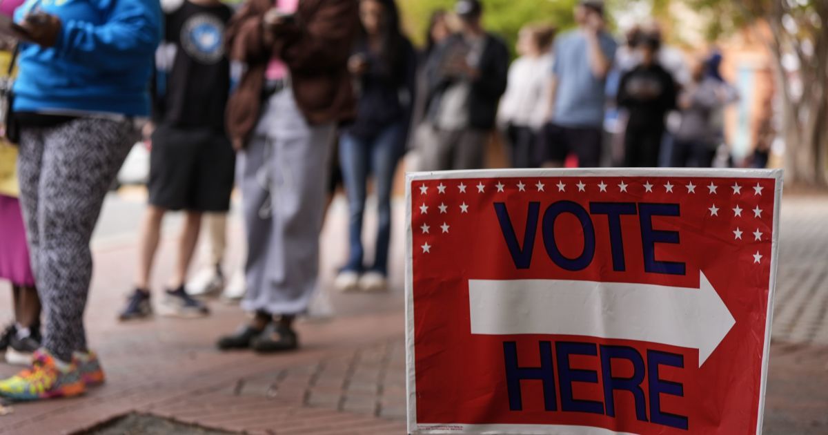 Черга на виборчу дільницю у США