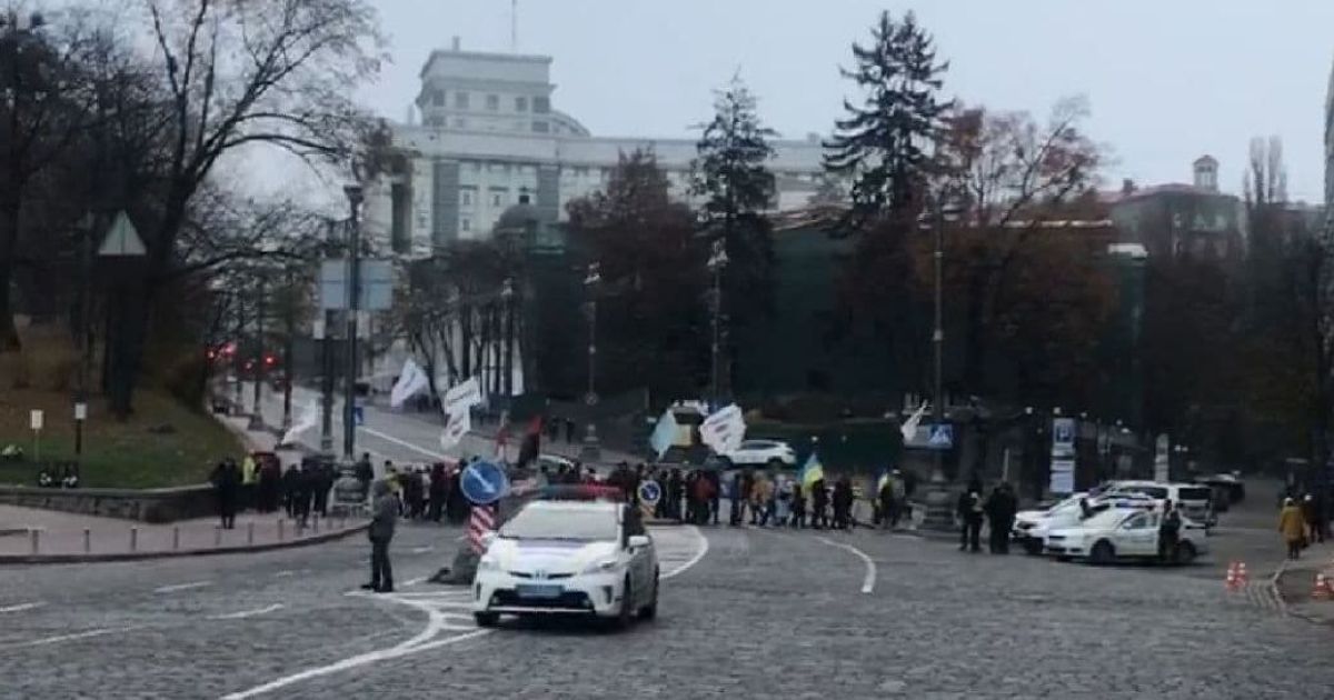 В Киеве предприниматели вновь вышли на акцию протеста и заблокировали движение в центре города