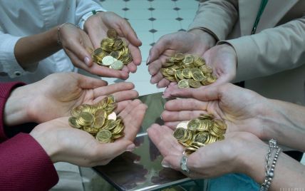 Зарплаты украинцев повысились, но не намного: кому и сколько платили в 2021 году