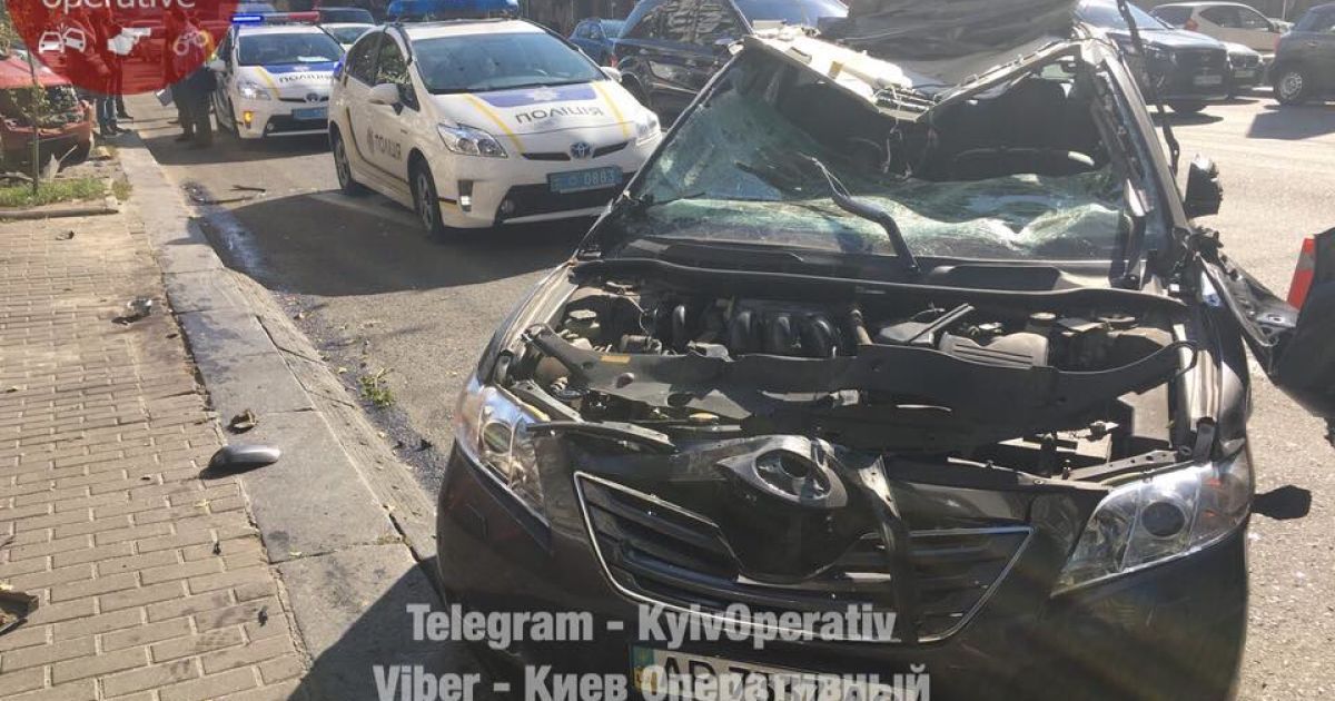 В центре Киева произошло масштабное ДТП с участием 5 авто