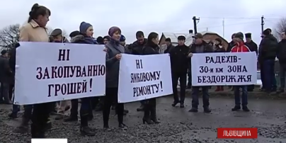 Бездорожье заставила на несколько часов перекрыть движение на участке дороги Львов-Радехов-Луцк