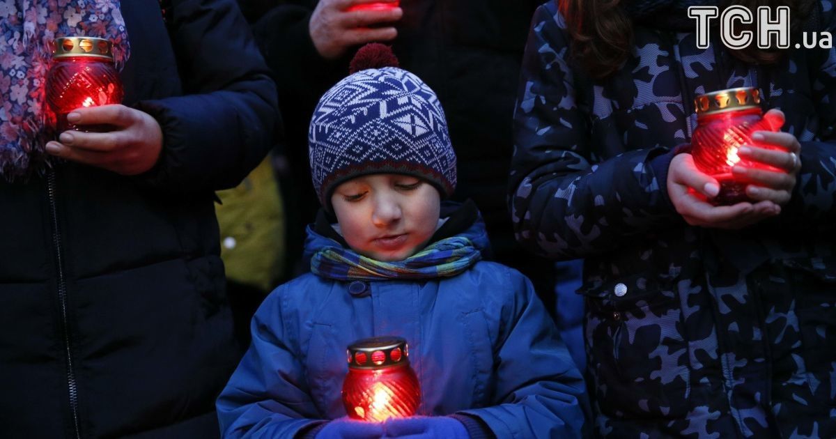 "Запали свічку". В Україні розпочалася акція в пам'ять про жертв Голодомору