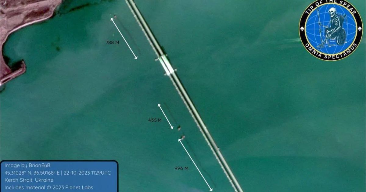 Защитные сооружения возле Крымского моста