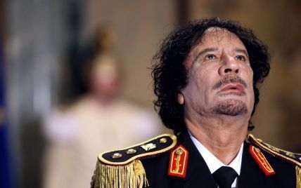 В Сети опубликовали жуткие кадры последних минут жизни Каддафи