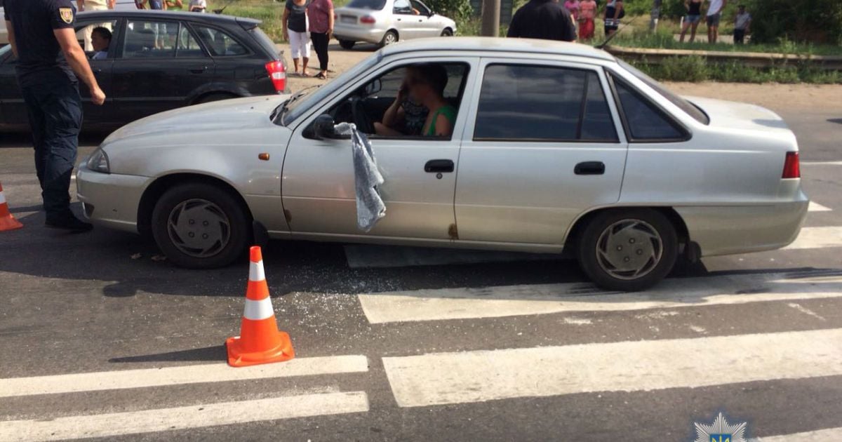 На Одещині автомобіль в’їхав у натовп мітингувальників, постраждав поліцейський