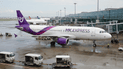 Літак HK Express в аеропорту