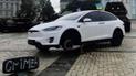 Відповідь Ілону Маску: у Києві серед розбитої російської техніки залишили Tesla (фото)