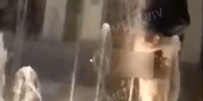 Мужчина публично помыл свой половой орган в фонтане в центре Львова