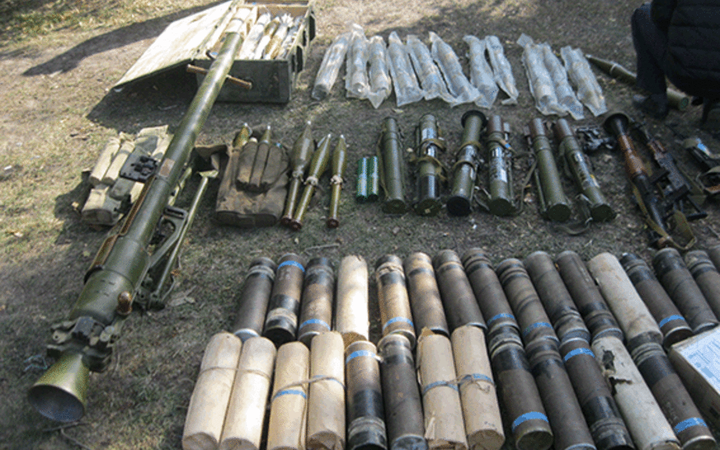 На Луганщині правоохоронці виявили схрони зі зброєю, боєприпасами та вибухівкою / © ГУ МВС Луганської області