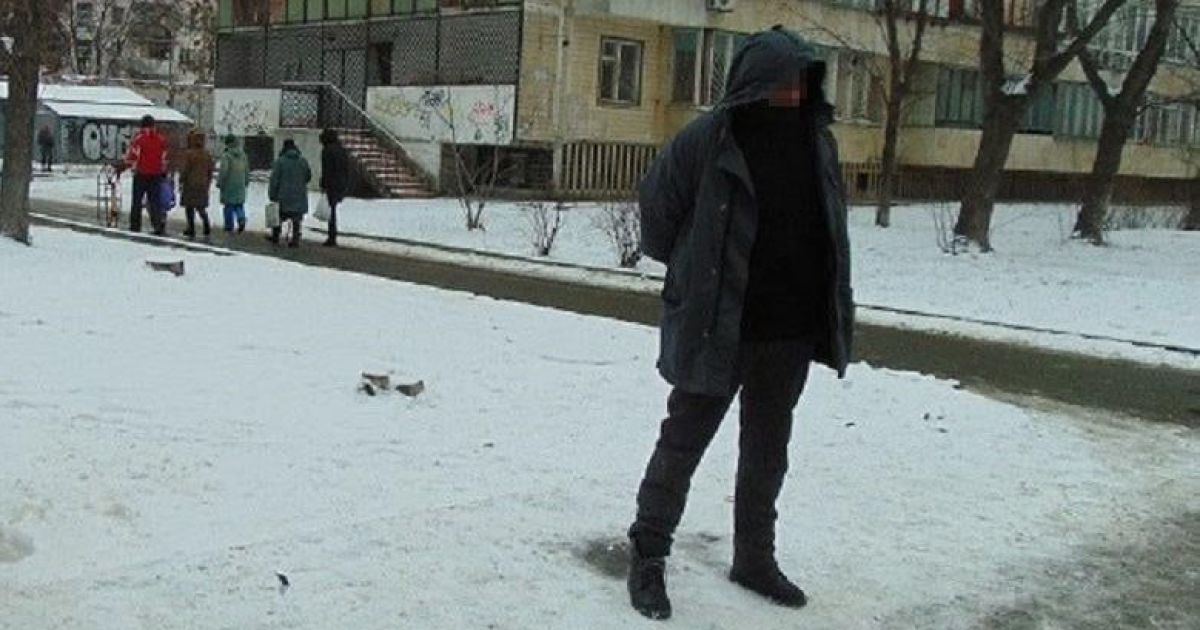 У Києві бариста табуретом вигнав із кав'ярні озброєного ножем грабіжника