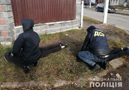 Били, стріляли над головою та змушували копати собі могилу: на Волині через борги заживо поховали таксиста