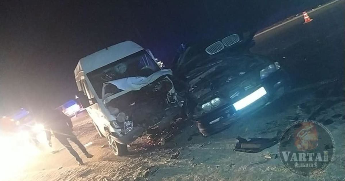 Біля Львова в ДТП травмувалися дев'ять людей