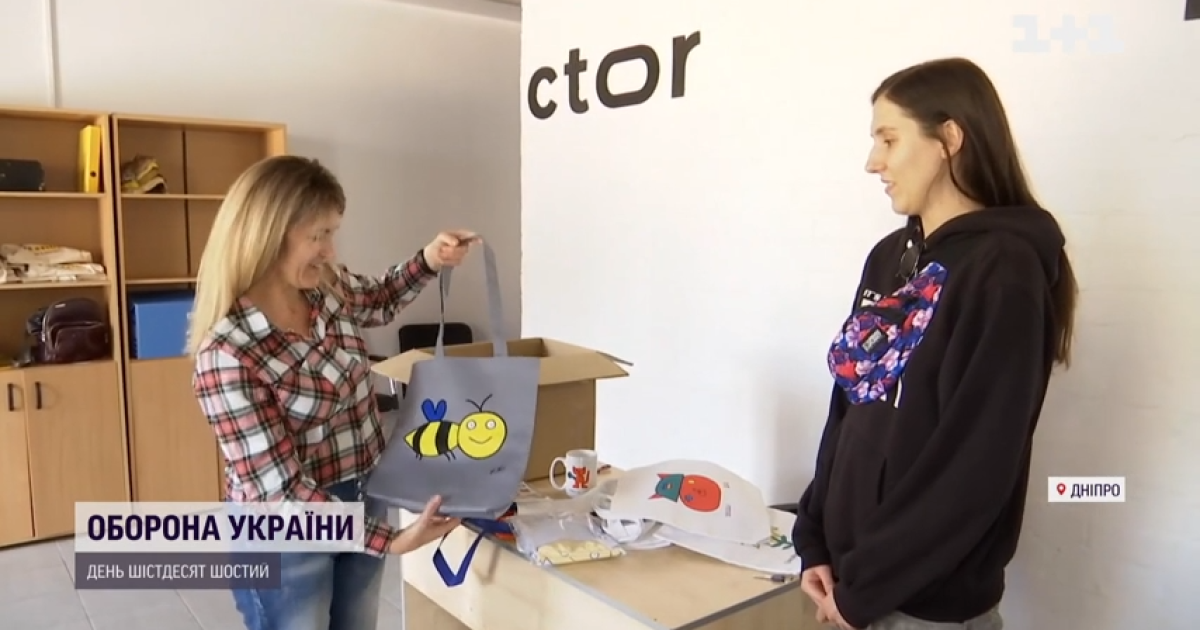 Полуниця і киця-захисниця: у Дніпрі малюнки хлопчика із аутизмом допомогли купити вже десятки бронежилетів