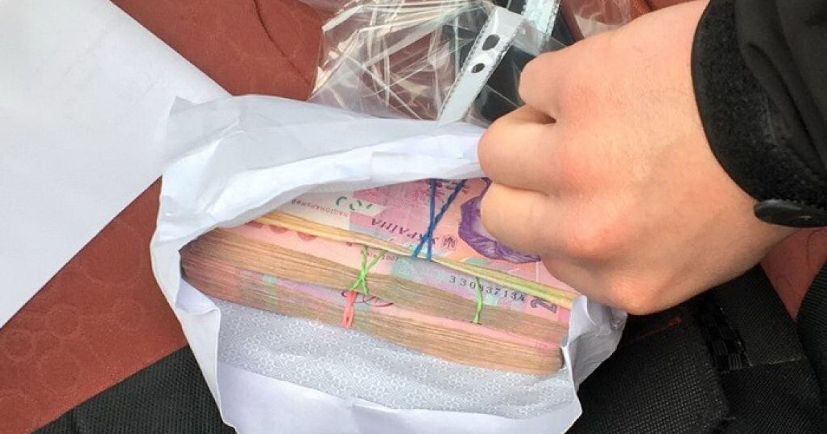 Спіймали "на гарячому": на Київщині силовики викрили на хабарі голову сільради