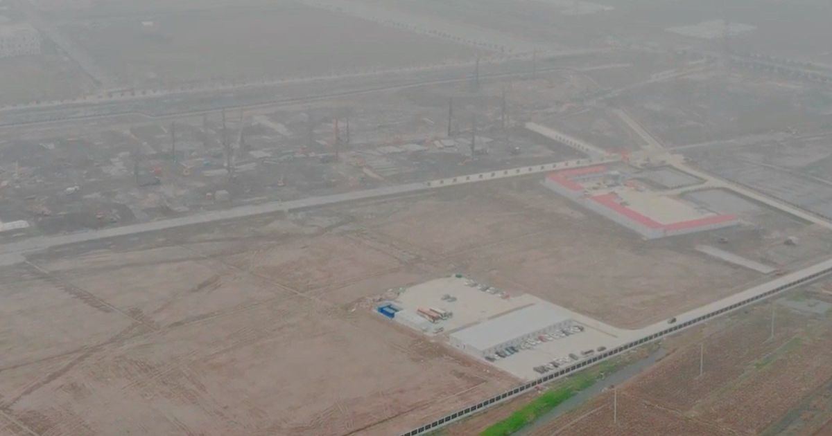 Гігафакторі Tesla у Китаї планують завершити до кінця весни