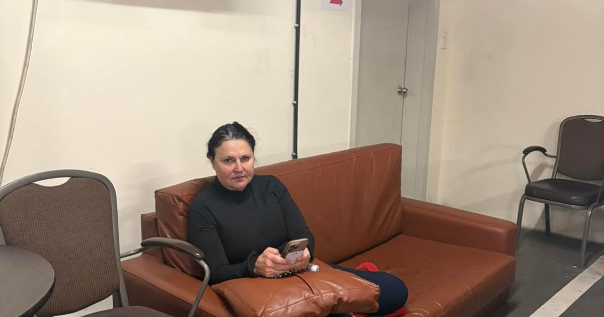 Пані посол Євросоюзу Катаріна Матернова в укритті під час атаки на Україну 16 квітня