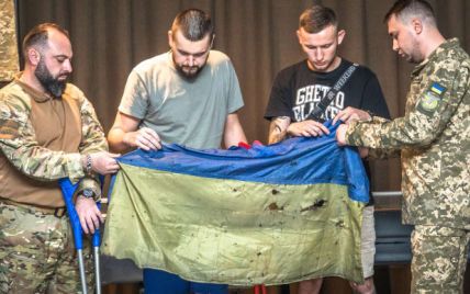 Прапор України, який майорів над "Азовсталлю", передали до музею