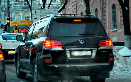 Во Львове бизнесмен на Lexus угрожал расправой инспекторам с парковки