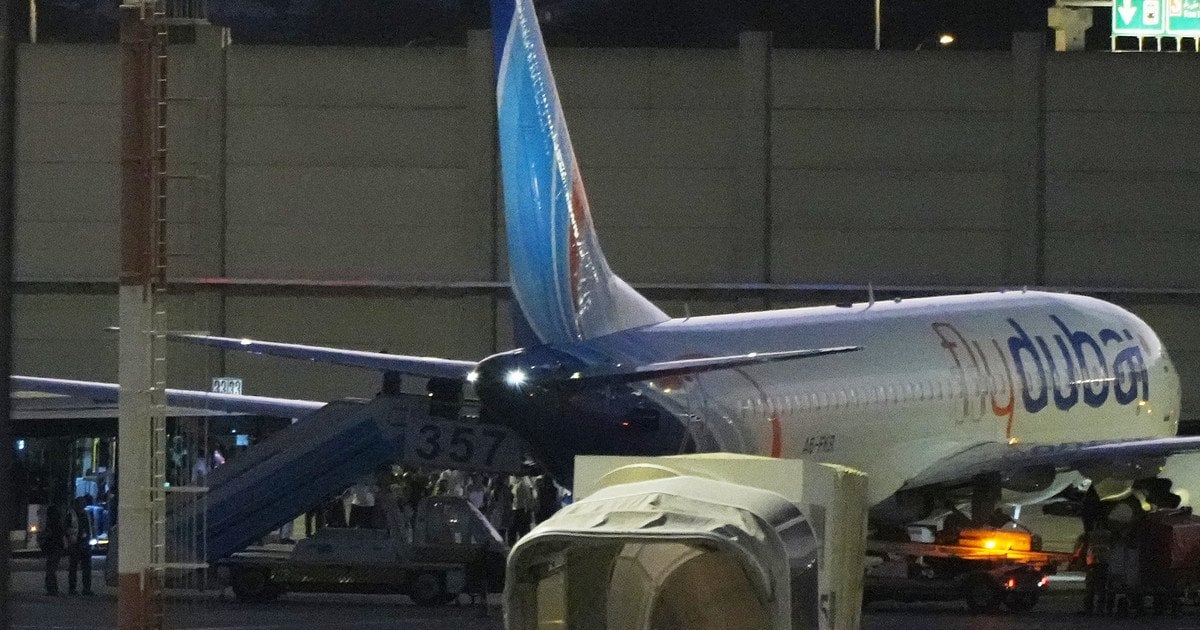 Літак FlyDubai після приземлення
