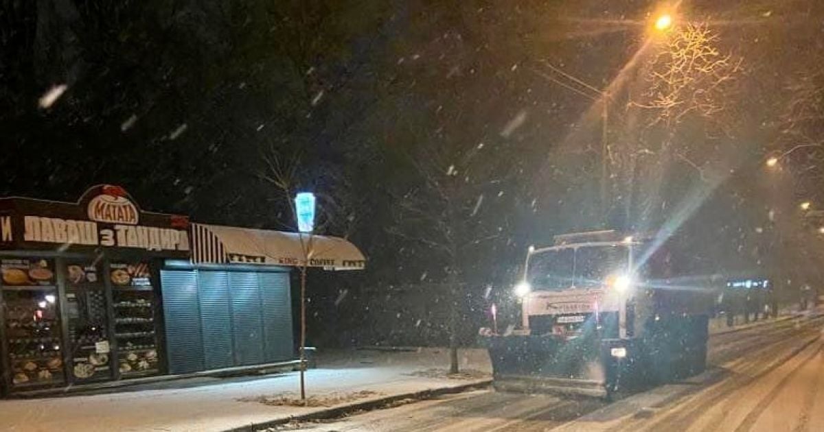 Нічний снігопад: Київ залучив понад 300 одиниць спецтехніки