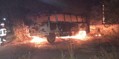 На столичной Дарнице возле завода горели три автобуса и грузовик