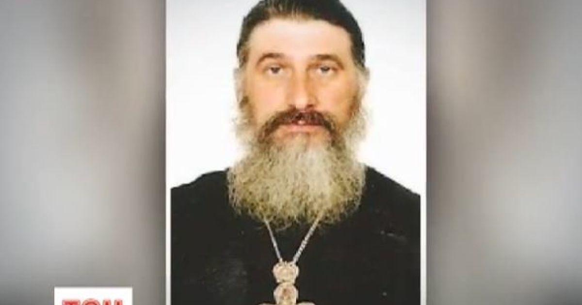 У Києві суд виправдав священика, який виставив труп своєї дружини для поклоніння