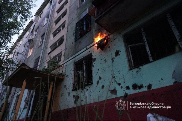 Через ворожу атаку на Запоріжжя сталася пожежа. / © Очільник Запорізької ОВА Іван Федоров