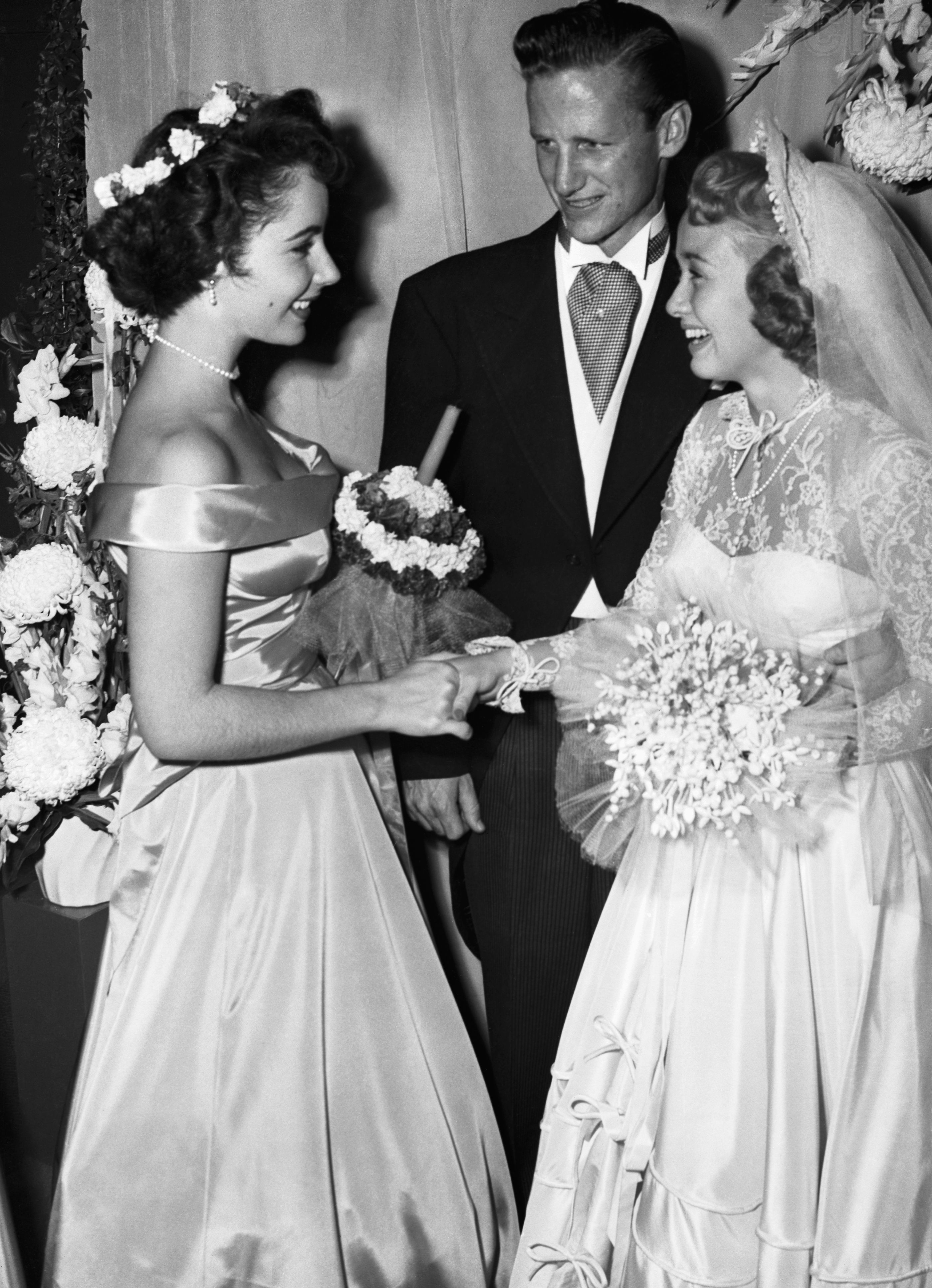 Әйелдердің аяғын жалау эротикасы