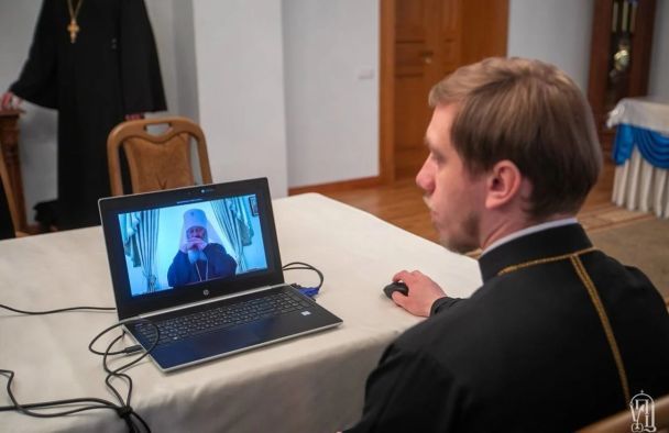 Как оказалось, свет и Интернет во дворце Павла "Мерседеса" все же есть