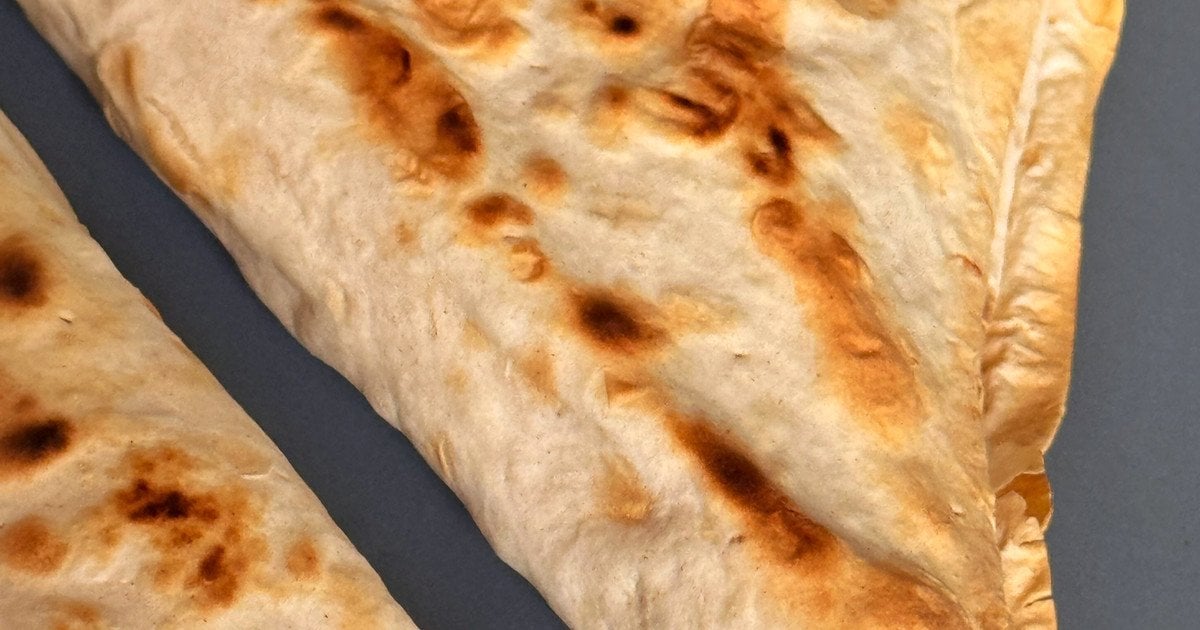 Коржі з лаваша з адигейським сиром