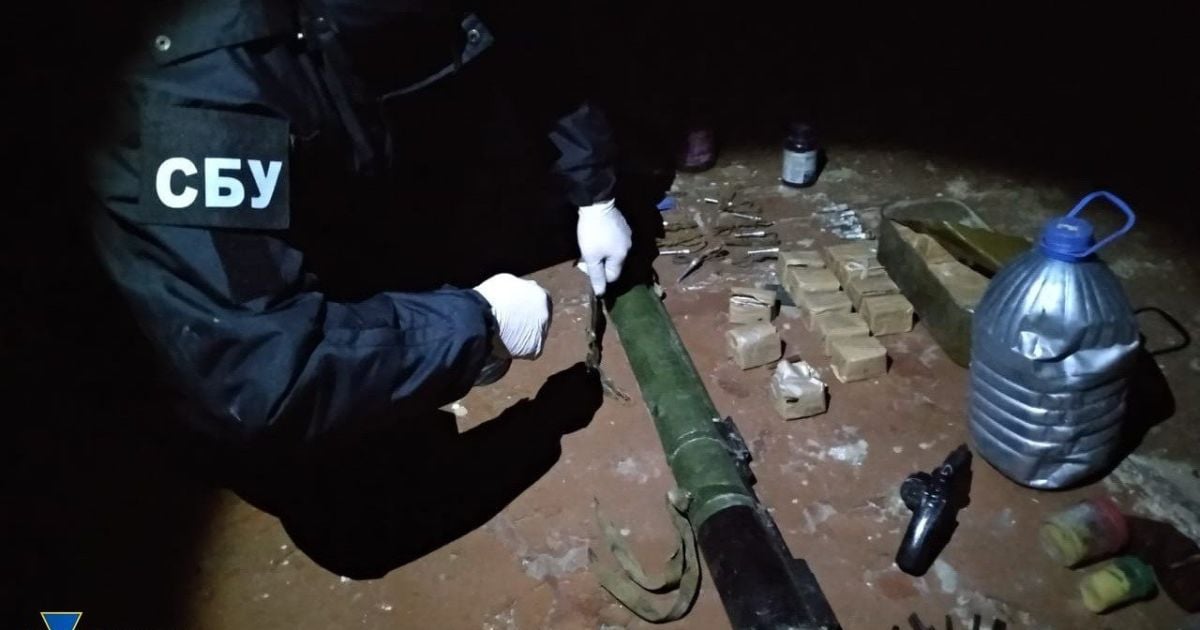 У Рівненській області виявили схрон з вибухівкою та боєприпасами