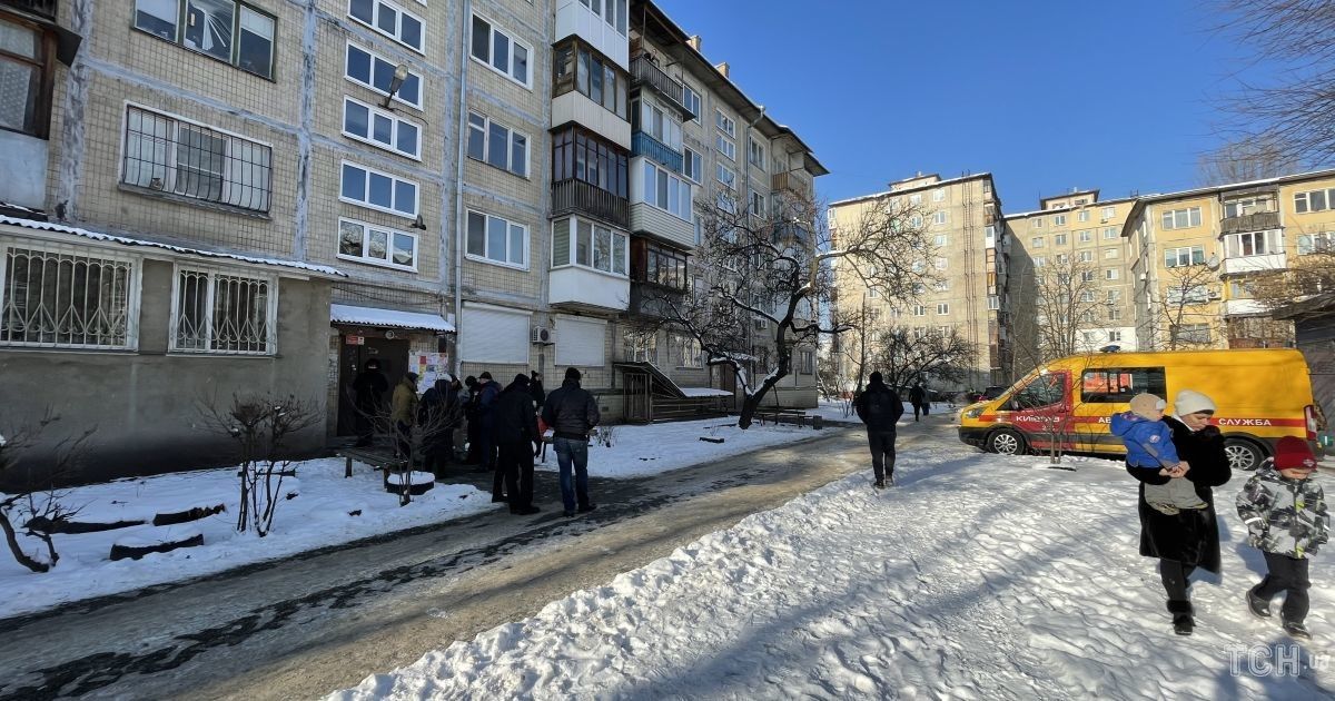 У квартирі київської п'ятиповерхівки повилітали вікна внаслідок вибуху