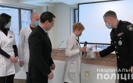 У Києві чоловік викрав дороге обладнання з дитячої лікарні "Охматдит": відео