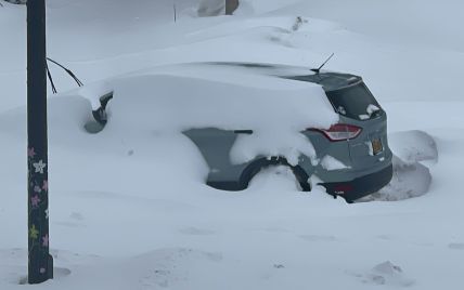 У Канаді лютує сніговий шторм: зіткнулися 100 автівок, поїзд зійшов з рейок