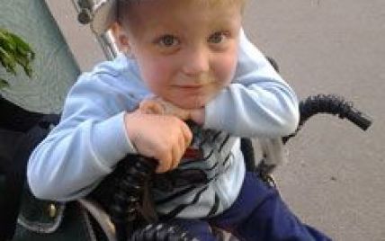 Четырехлетний Дмитрий нуждается в срочной помощи