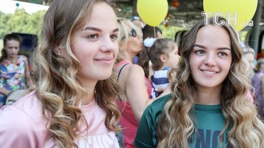 Флешмоб "Подвійне щастя" в Києві / © УНІАН