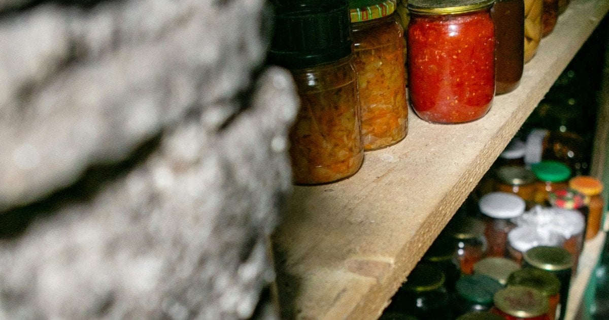 Как избавиться от сырости в погребе