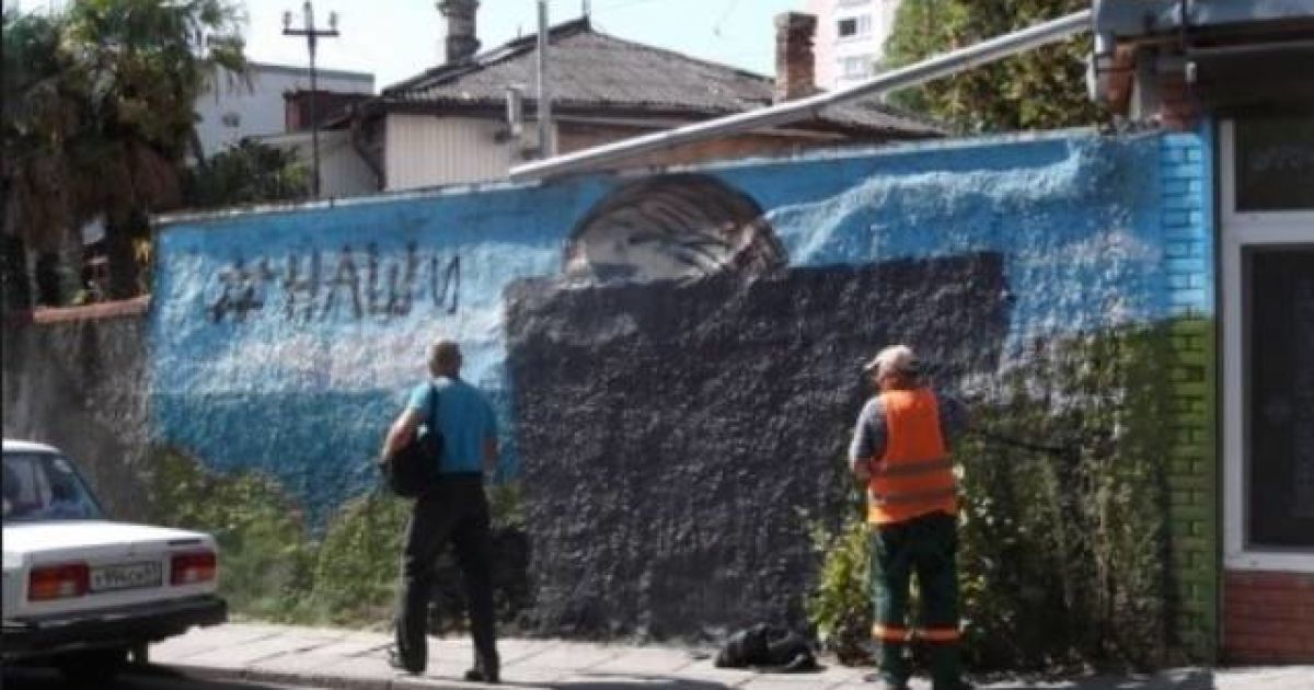 портрети путіна в криму_1