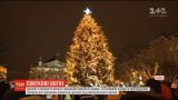 У переддень Святого Миколая у Львові та Тернополі запалили новорічні дерева