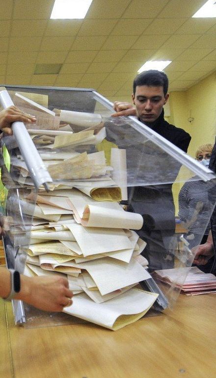 Выборы-2020 в Запорожье: предварительные результаты голосования, явка и нарушения