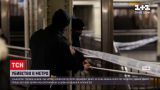 У метро Нью-Йорка безхатько штовхнув жінку на колію | Новини світу