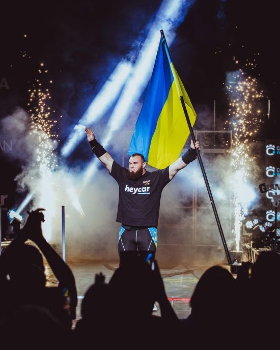 Підняв понад пів тонни: український стронгмен-чемпіон встановив світовий рекорд у становій тязі (відео)